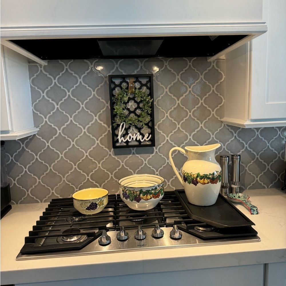 Tabletops Unlimited "Kensington Garden" vitroceramic bowls and pitcher